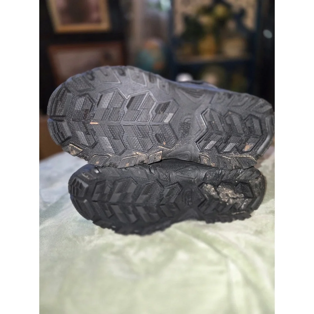The North Face Alpenglow IV Black Snow Boots Kids Size 5 NF0A3FYH Heatseeker